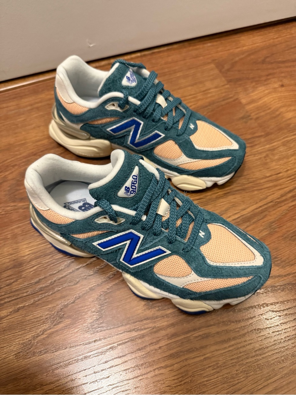 BNWT New Balance women’s 9060 green & orange Retro Sneaker with suede